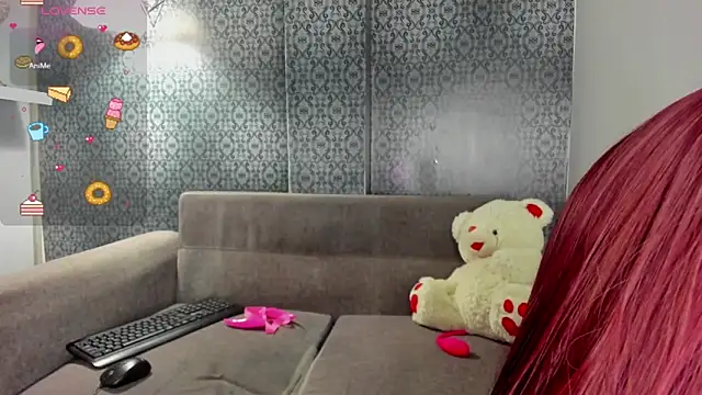 Snapshot of Zoe_White_ chatting on October 24, 2025, 12:48 pm Zoe White online show from October 24, 2025, 12:48 pm