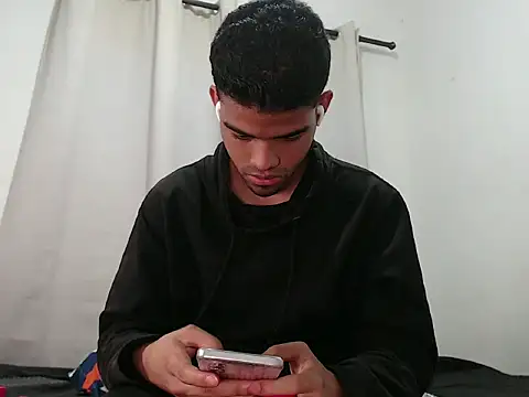 camillo beischel  online show from October 11, 2025, 6:31 pm