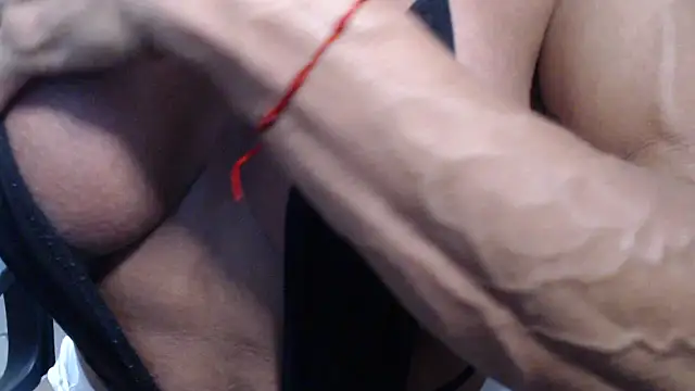 Snapshot of Stronggsexy chatting on February 3, 2026, 1:16 am Stronggsexy online show from February 3, 2026, 1:16 am