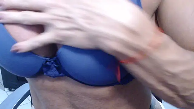 Snapshot of Stronggsexy chatting on February 1, 2026, 1:37 am Stronggsexy online show from February 1, 2026, 1:37 am