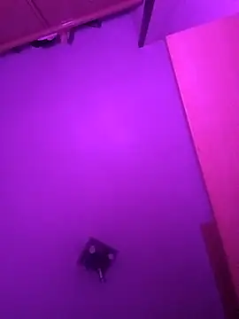 Hottiesophie online show from April 13, 2026, 2:26 am