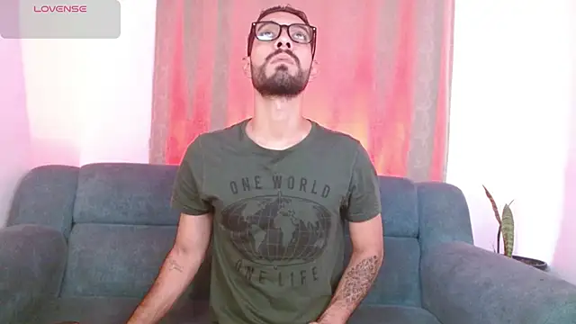 Snapshot of ReyPablo1 chatting on October 10, 2025, 8:42 pm ReyPablo1 online show from October 10, 2025, 8:42 pm