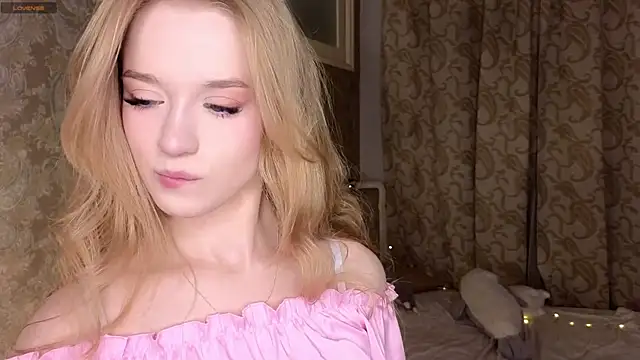 Snapshot of Emma_Frosty chatting on September 10, 2025, 7:13 pm Emma Frosty online show from September 10, 2025, 7:13 pm