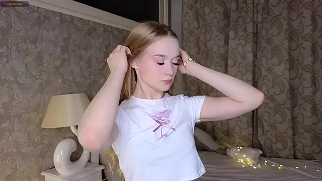 Snapshot of Emma_Frosty chatting on September 9, 2025, 6:28 pm Emma Frosty online show from September 9, 2025, 6:28 pm