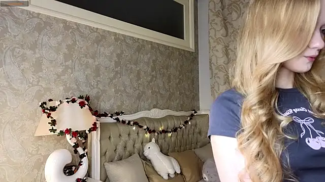 Snapshot of Emma_Frosty chatting on November 5, 2025, 7:39 pm Emma Frosty online show from November 5, 2025, 7:39 pm