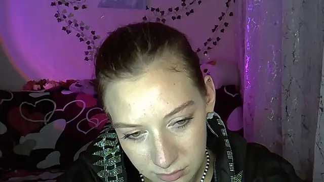 Lily Ember online show from November 21, 2025, 6:18 pm