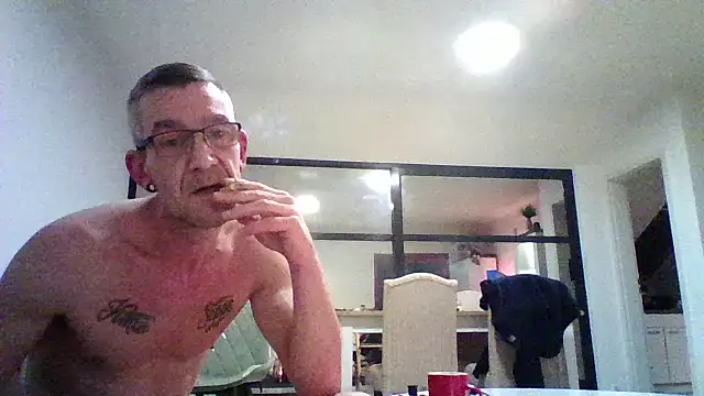 Snapshot of Kevinhot38 chatting on December 14, 2025, 8:03 pm Kevinhot38 online show from December 14, 2025, 8:03 pm