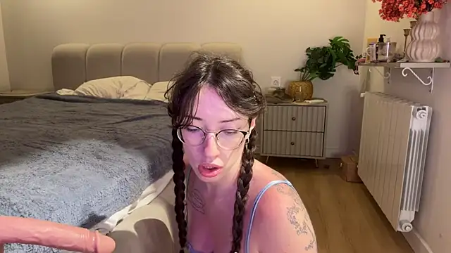 Kelly Berry   online show from June 25, 2026, 6:24 pm