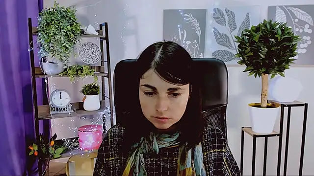 MartaEdams online show from April 14, 2026, 6:29 am