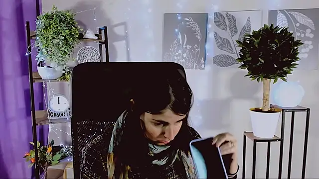 MartaEdams online show from April 22, 2026, 6:20 am