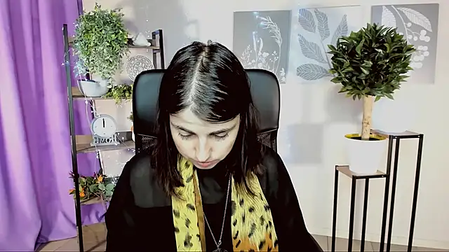 MartaEdams online show from April 4, 2026, 6:09 am