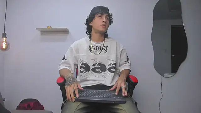 Snapshot of JackesTaylor chatting on October 6, 2025, 6:25 am JackesTaylor online show from October 6, 2025, 6:25 am