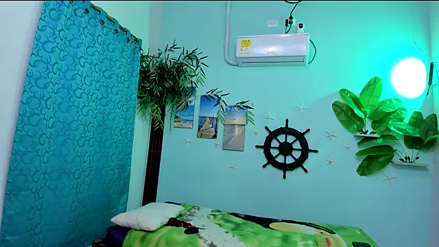 eladyrous98 online show from September 24, 2025, 1:06 pm