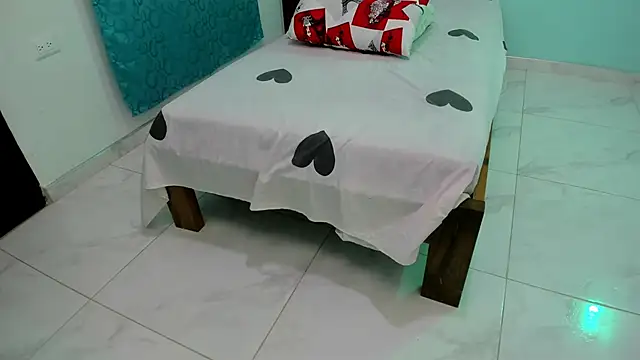 eladyrous98 online show from November 30, 2025, 7:09 am