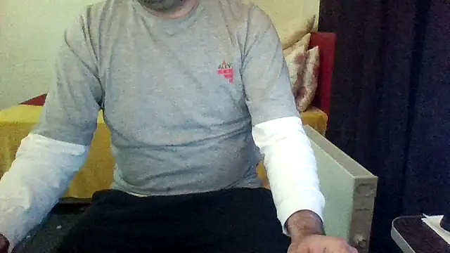 Snapshot of st206boy chatting on January 14, 2026, 10:35 pm st206boy online show from January 14, 2026, 10:35 pm