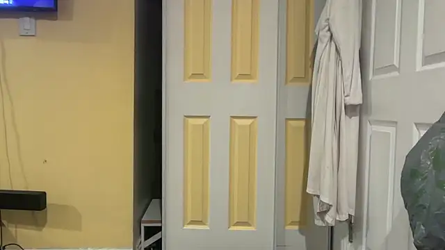 Snapshot of kSwisssxxx chatting on November 27, 2025, 8:15 am kSwisssxxx online show from November 27, 2025, 8:15 am