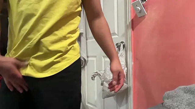 Snapshot of kSwisssxxx chatting on December 14, 2025, 5:18 pm kSwisssxxx online show from December 14, 2025, 5:18 pm