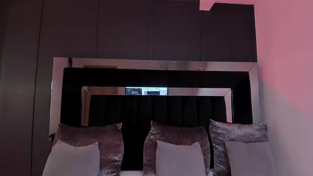 Snapshot of sofiaa_brown chatting on October 17, 2025, 5:00 am sofiaa brown online show from October 17, 2025, 5:00 am