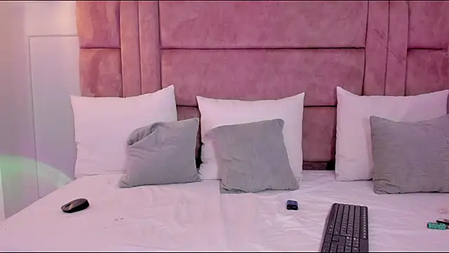 cloe bunnny online show from October 29, 2025, 6:23 am