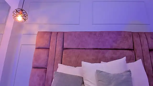 cloe bunnny online show from October 12, 2025, 4:36 am