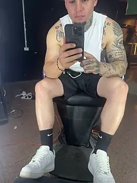 Snapshot of crazybarber69 chatting on September 23, 2025, 4:52 am crazybarber69 online show from September 23, 2025, 4:52 am