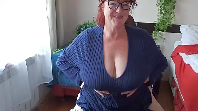 Snapshot of -Curvy- chatting on October 2, 2025, 9:56 am -Curvy- online show from October 2, 2025, 9:56 am
