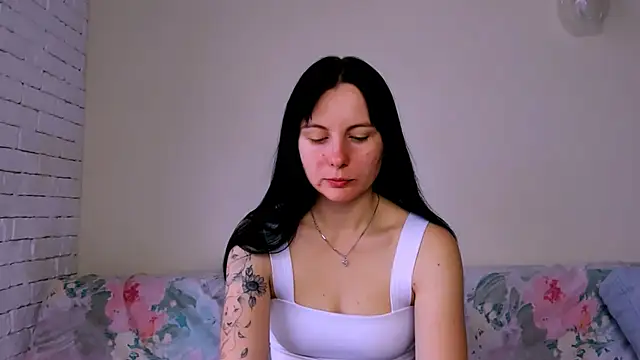 Elle Pearl  online show from April 11, 2026, 6:10 am