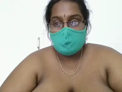 Snapshot of Reena-gowda chatting on October 29, 2025, 10:03 am Reena-gowda online show from October 29, 2025, 10:03 am