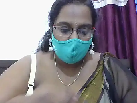 Snapshot of Reena-gowda chatting on September 23, 2025, 12:45 pm Reena-gowda online show from September 23, 2025, 12:45 pm