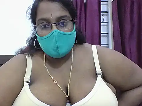 Snapshot of Reena-gowda chatting on September 22, 2025, 1:06 pm Reena-gowda online show from September 22, 2025, 1:06 pm