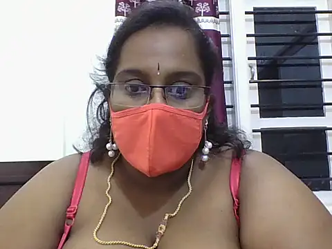 Snapshot of Reena-gowda chatting on October 6, 2025, 4:41 pm Reena-gowda online show from October 6, 2025, 4:41 pm