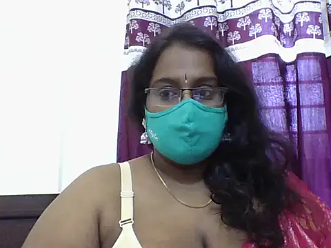 Snapshot of Reena-gowda chatting on September 14, 2025, 2:34 am Reena-gowda online show from September 14, 2025, 2:34 am
