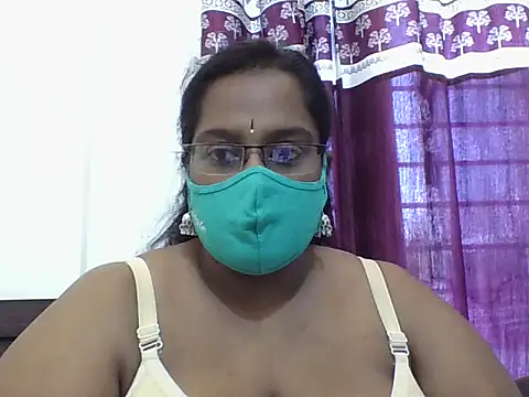 Snapshot of Reena-gowda chatting on October 13, 2025, 6:48 am Reena-gowda online show from October 13, 2025, 6:48 am