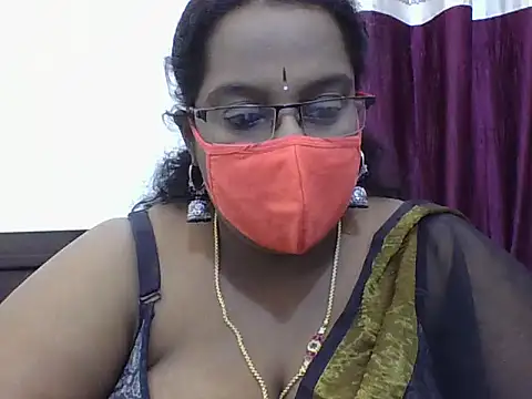Snapshot of Reena-gowda chatting on October 7, 2025, 6:42 pm Reena-gowda online show from October 7, 2025, 6:42 pm