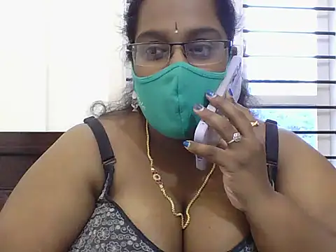 Snapshot of Reena-gowda chatting on September 25, 2025, 2:39 am Reena-gowda online show from September 25, 2025, 2:39 am