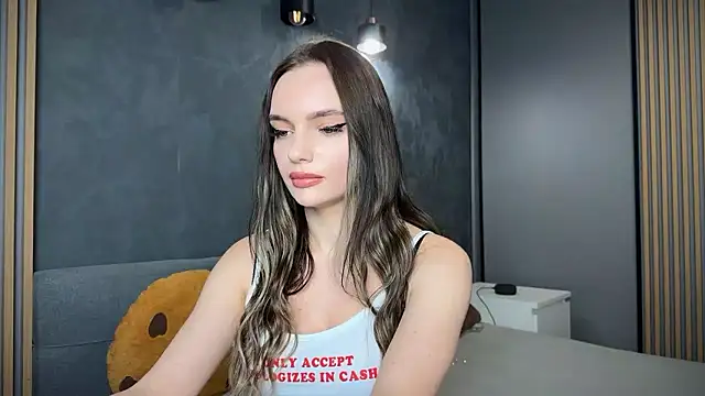 litlle angelll online show from January 8, 2026, 7:53 pm