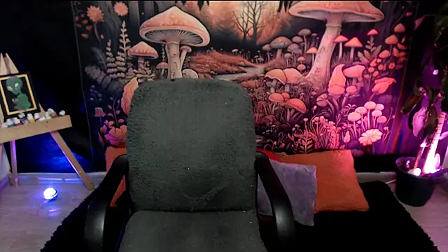 LunaBunny8 online show from October 23, 2025, 1:04 am