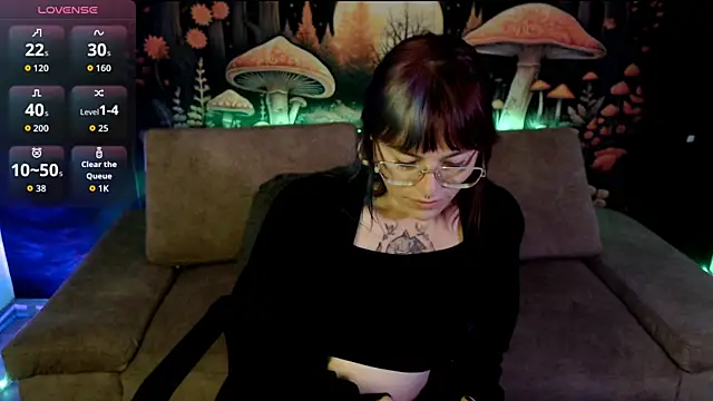 LunaBunny8 online show from September 24, 2025, 1:13 am