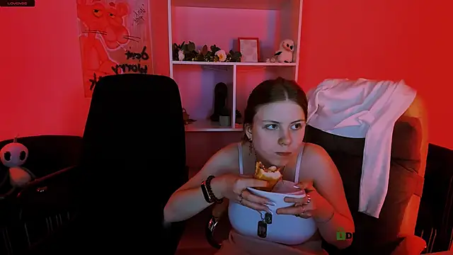 Snapshot of foxy_tease_ chatting on September 18, 2025, 12:35 am foxy tease online show from September 18, 2025, 12:35 am