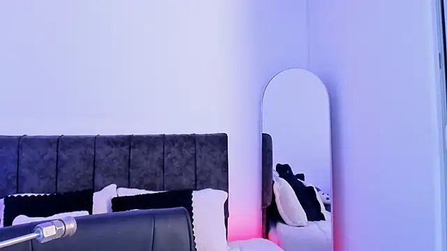 Taylormaxwell online show from April 14, 2026, 8:14 pm