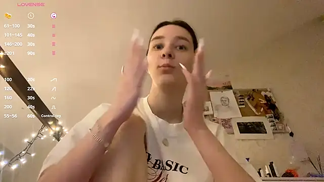 Snapshot of DanaCore chatting on November 1, 2025, 7:41 pm DanaCore online show from November 1, 2025, 7:41 pm