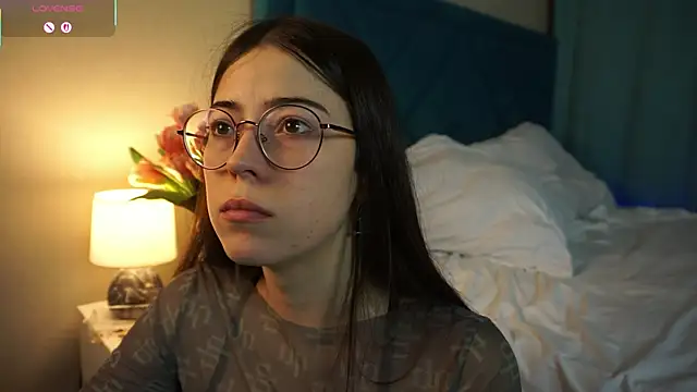 Snapshot of ywixos chatting on November 15, 2025, 12:31 pm ywixos online show from November 15, 2025, 12:31 pm