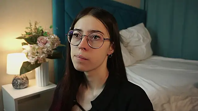 Snapshot of ywixos chatting on February 3, 2026, 2:00 pm ywixos online show from February 3, 2026, 2:00 pm