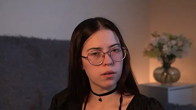 Snapshot of ywixos chatting on November 25, 2025, 2:39 pm ywixos online show from November 25, 2025, 2:39 pm