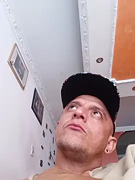 leon8013A online show from October 30, 2025, 4:15 pm