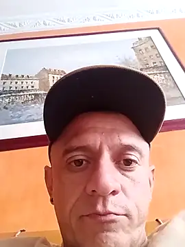 leon8013A online show from November 6, 2025, 2:43 pm