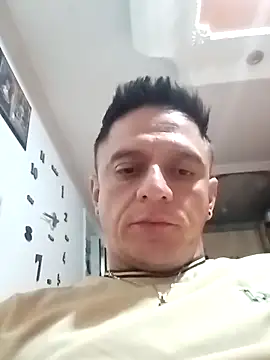 Snapshot of leon8013A chatting on November 14, 2025, 1:42 am leon8013A online show from November 14, 2025, 1:42 am