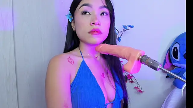 Snapshot of Eva_cutte chatting on July 13, 2026, 12:37 pm Eva cutte online show from July 13, 2026, 12:37 pm