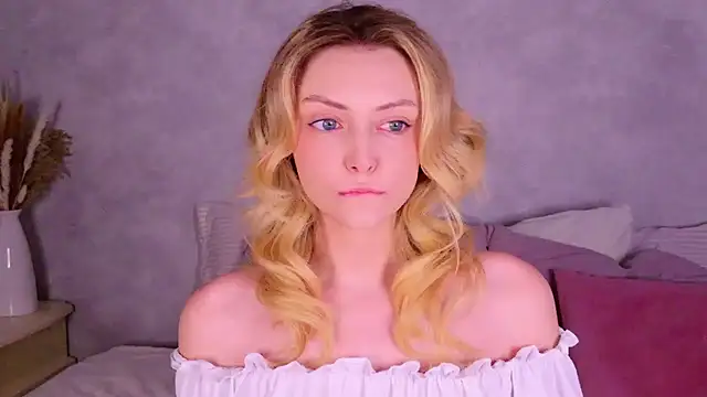 CindyFors online show from November 18, 2025, 8:56 pm