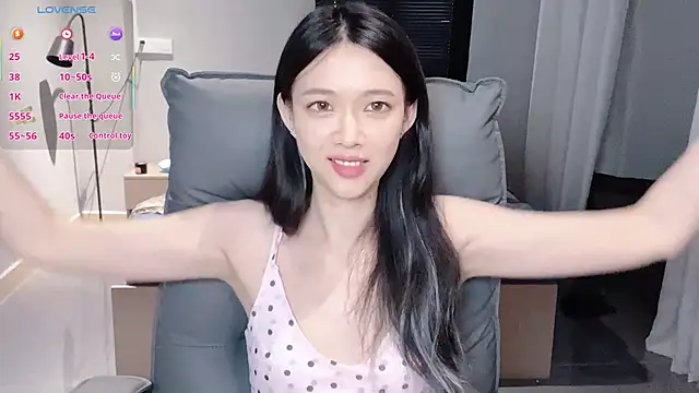 NiNi-baby520 online show from November 2, 2025, 7:35 am